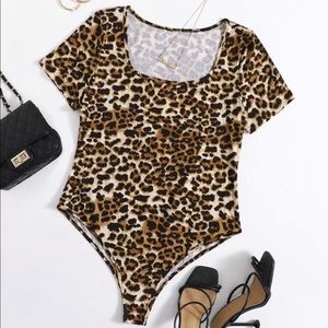 SHEIN Scoop neck leopard bodysuit